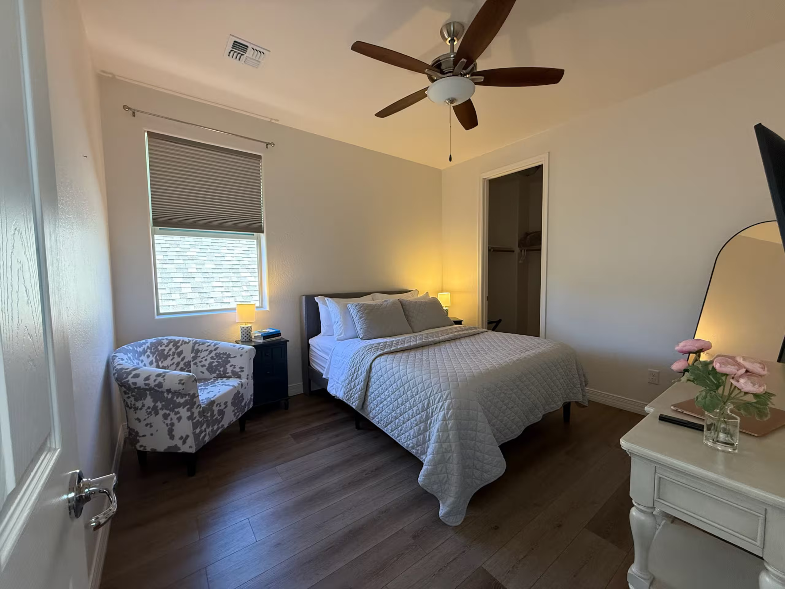 Second bedroom with queen bed